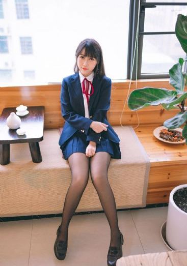 欧美性感皮裙_蓝光免费在线播放
